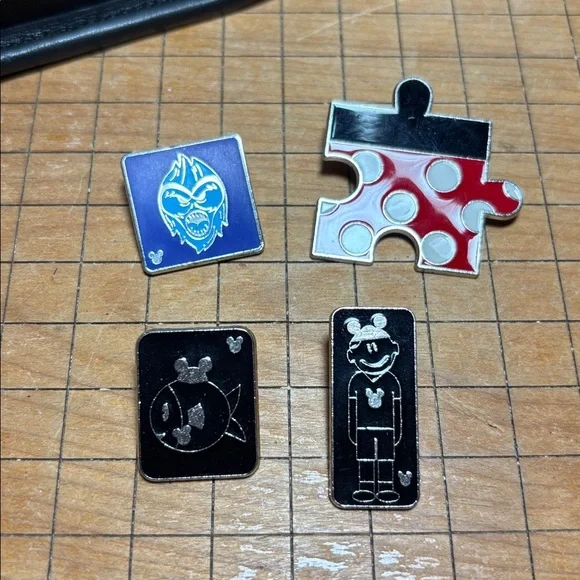 Disney Trading Pin Minnie Mouse Polka Dot Puzzle Piece Plus 3 More Variety - Picture 1 of 17